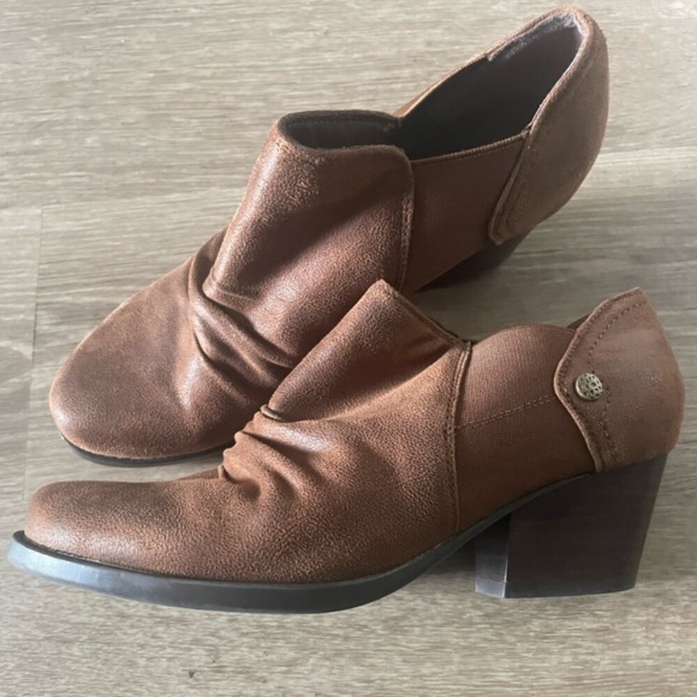 NWOT Baretrap shoes size 6.5